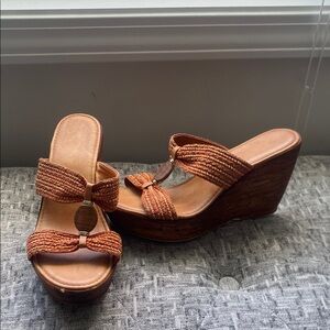 Stylish Woven Wedge Sandals - Tan
